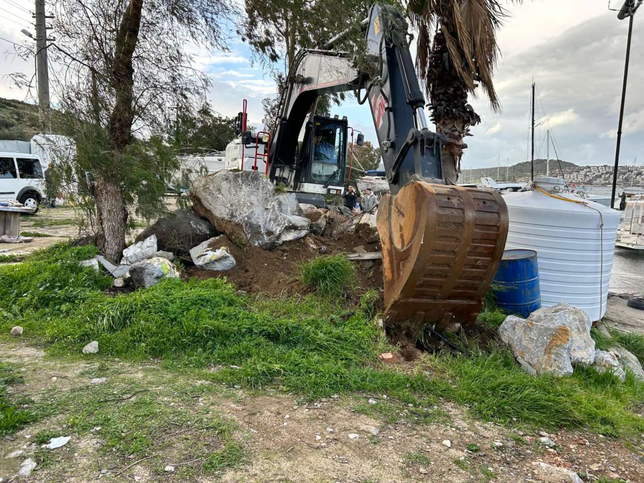 Bodrum’da Kaçak İskele ve Lüks Teknelere Büyük Operasyon: Turizm Sezonu Öncesi Sahiller Temizleniyor 15